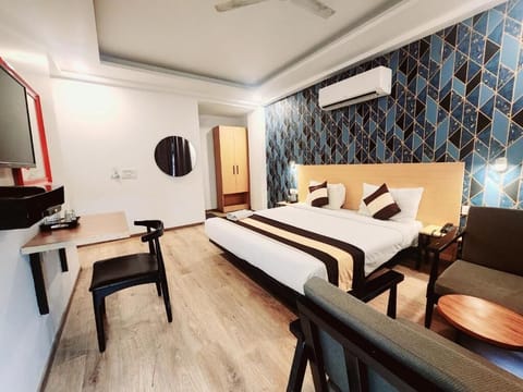 Deluxe Double Room, Balcony, City View | Desk, laptop workspace, free WiFi