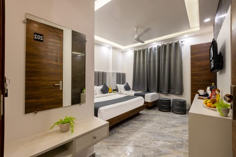 In-room safe, desk, laptop workspace, soundproofing