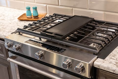 Gas Oven w/ Griddle