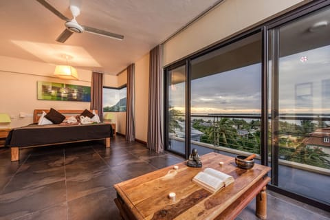 2.Deluxe VIP Mountain & Ocean Front View | Minibar, in-room safe, desk, blackout drapes