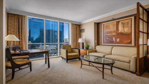 Las Vegas Suite — 520 Sq Ft MGM Signature Studio, 31st Floor, King Bed, Direct Strip Views, Sleeps 4