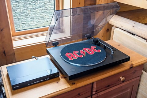 Spin vintage vinyl and let the cabin vibes play your perfect soundtrack