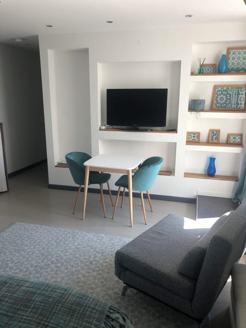 Comfort Double Room | Premium bedding, laptop workspace, bed sheets