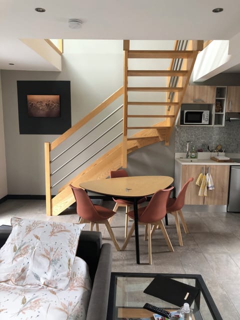 Family Suite | Premium bedding, laptop workspace, bed sheets