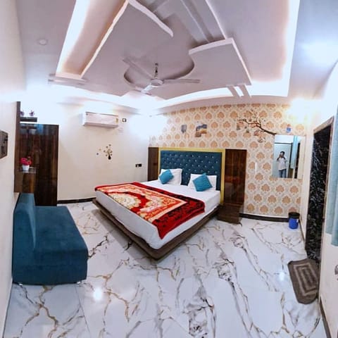 Family Room | Desk, rollaway beds (surcharge), WiFi (free), bed sheets