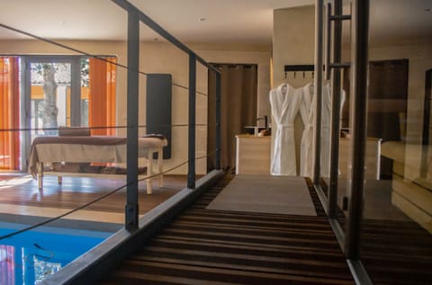 Couples treatment rooms, sauna, body treatments, body wraps, body scrubs