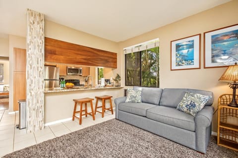 Comfortable lounge space perfect for unwinding after the beach GCH-181