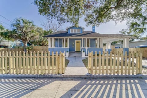Historic Bungalow Entrance