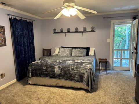 King bed with comfortable foam topper, single sized mattress stored under bed 