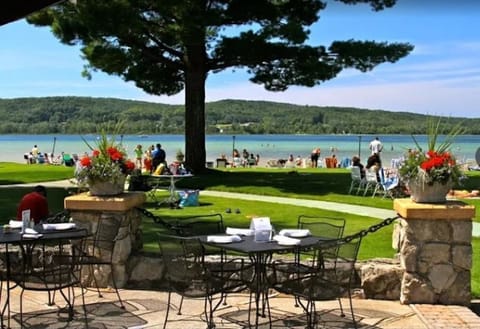 The Beach House Restaurant at Deer Lake
