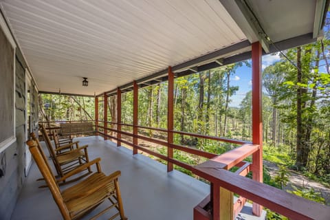 Welcome to the mountains! Come sit on the porch and enjoy a beverage while listening to the sounds of nature.