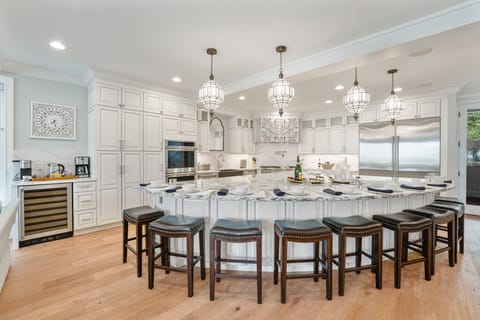 Kitchen island seating for 9