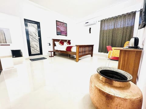Luxury Double Room, Balcony, City View | Minibar, desk, laptop workspace, soundproofing