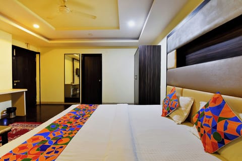 Egyptian cotton sheets, premium bedding, in-room safe, free WiFi