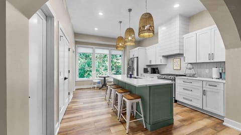 Brand new gorgeous kitchen