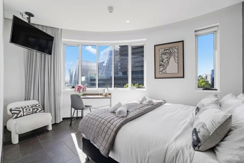 Studio Suite | Premium bedding, minibar, in-room safe, individually decorated