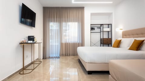 Deluxe Double Room, Balcony | Egyptian cotton sheets, premium bedding, down comforters