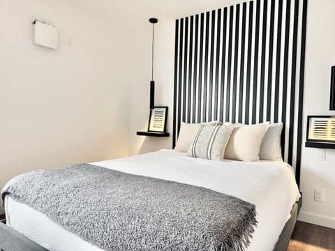 Design épuré aux notes chaleureuses, parfait pour se détendre après une journée d’aventures!