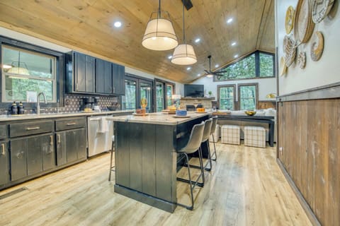 Main entrance - kitchen