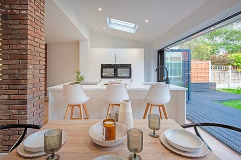 House, Smoking | 3 bedrooms, desk, Internet