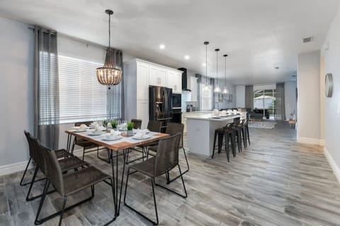 House | 4 bedrooms, high-speed internet