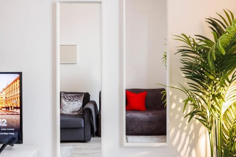 House | 1 bedroom, desk
