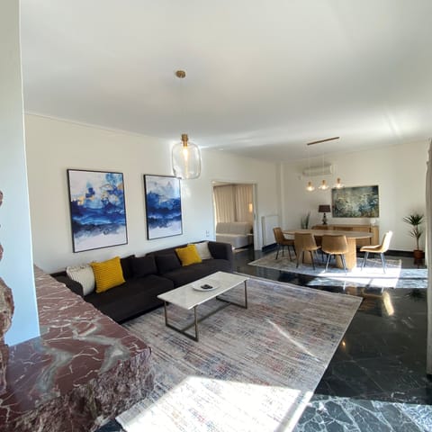 House | 4 bedrooms, desk