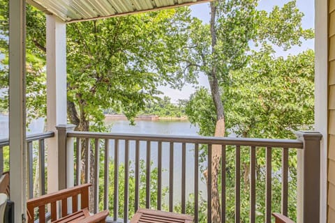 Beautiful Cumberland River Balcony Views