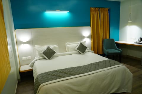 Basic Double Room, City View | Desk, laptop workspace, soundproofing, iron/ironing board