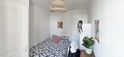 Apartment | 1 bedroom, laptop workspace, iron/ironing board