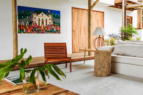 Beach views, serves breakfast and lunch