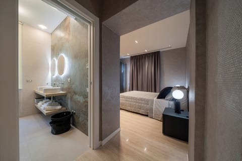 Superior Double Room, Sea View | Free minibar, in-room safe, blackout drapes, free cribs/infant beds