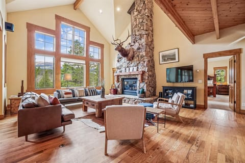 Living Area - Little Bear Lodge - Breckenridge Vacation Rental