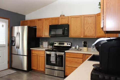 Complete kitchen with everything you need to cook and dine comfortably.