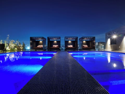 Rooftop pool