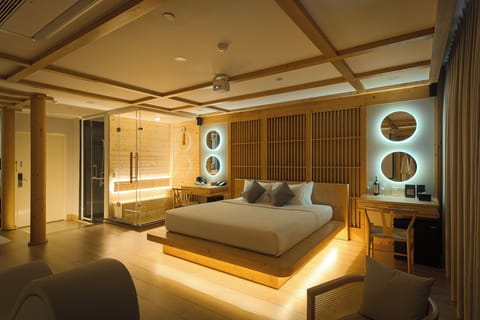 Signature Room | Free WiFi, bed sheets