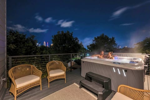 Rooftop Hot Tub with City View