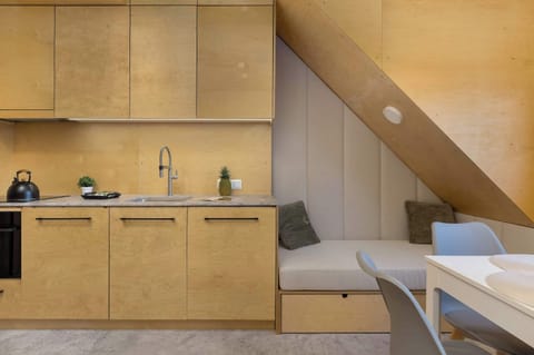 Kitchenette with plenty of kitchen utensils and dishes. 