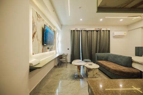 Luxury Double Room | Free WiFi
