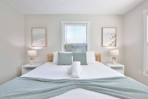 Guest Bedroom 1 - King Bed