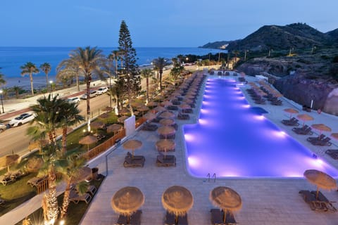Outdoor pool, pool umbrellas, sun loungers