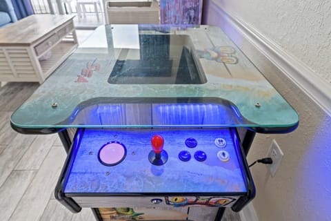 Condo, 1 Bedroom, Balcony, Oceanfront (830) | Living area | TV