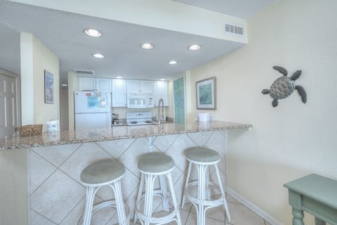 Condo, 2 Bedrooms, Balcony, Oceanfront (902) | Private kitchen | Full-size fridge, microwave, stovetop, dishwasher