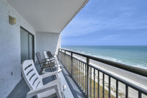 Deluxe Condo, 2 Bedrooms, Oceanfront (1003) | Balcony