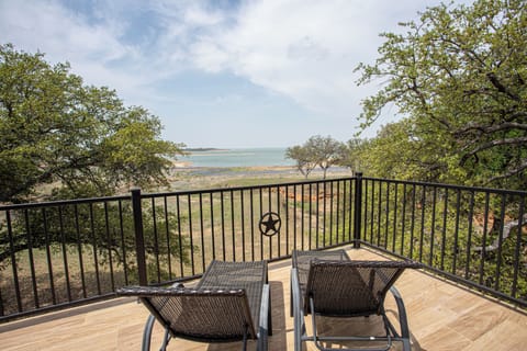 House, 6 Bedrooms, Lake View | Terrace/patio