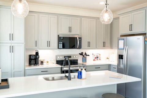 Fully Stocked Kitchen with 4 Bar Stools
