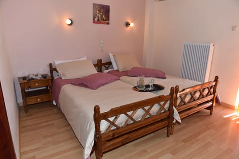 Desk, soundproofing, free cribs/infant beds, rollaway beds