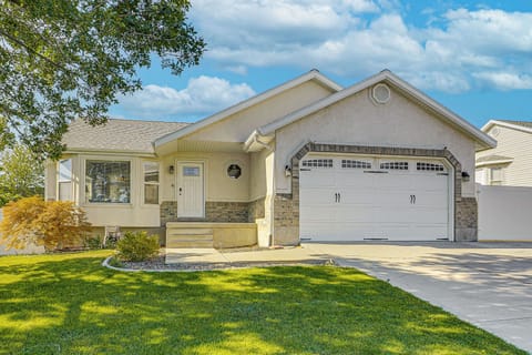 Riverton Vacation Rental | 3BR | 2BA | 2,474 Sq Ft | 5 Steps Required