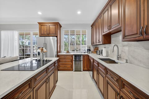Luxury Townhome, 3 Bedrooms, Courtyard View | Private kitchen | Coffee/tea maker, electric kettle, toaster