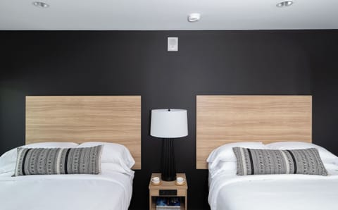 Unit with 2 Double size beds